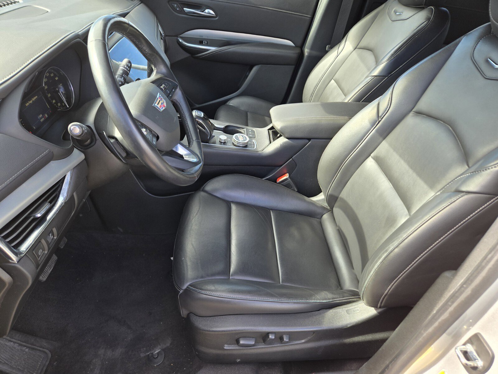 Used 2019 Cadillac XT4 Premium Luxury w/ Cold Weather Package image 11