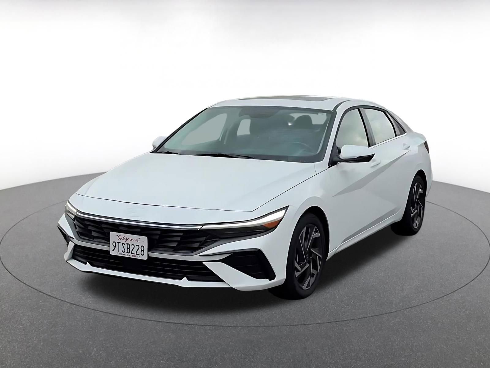 Used 2025 Hyundai Elantra Limited image 7