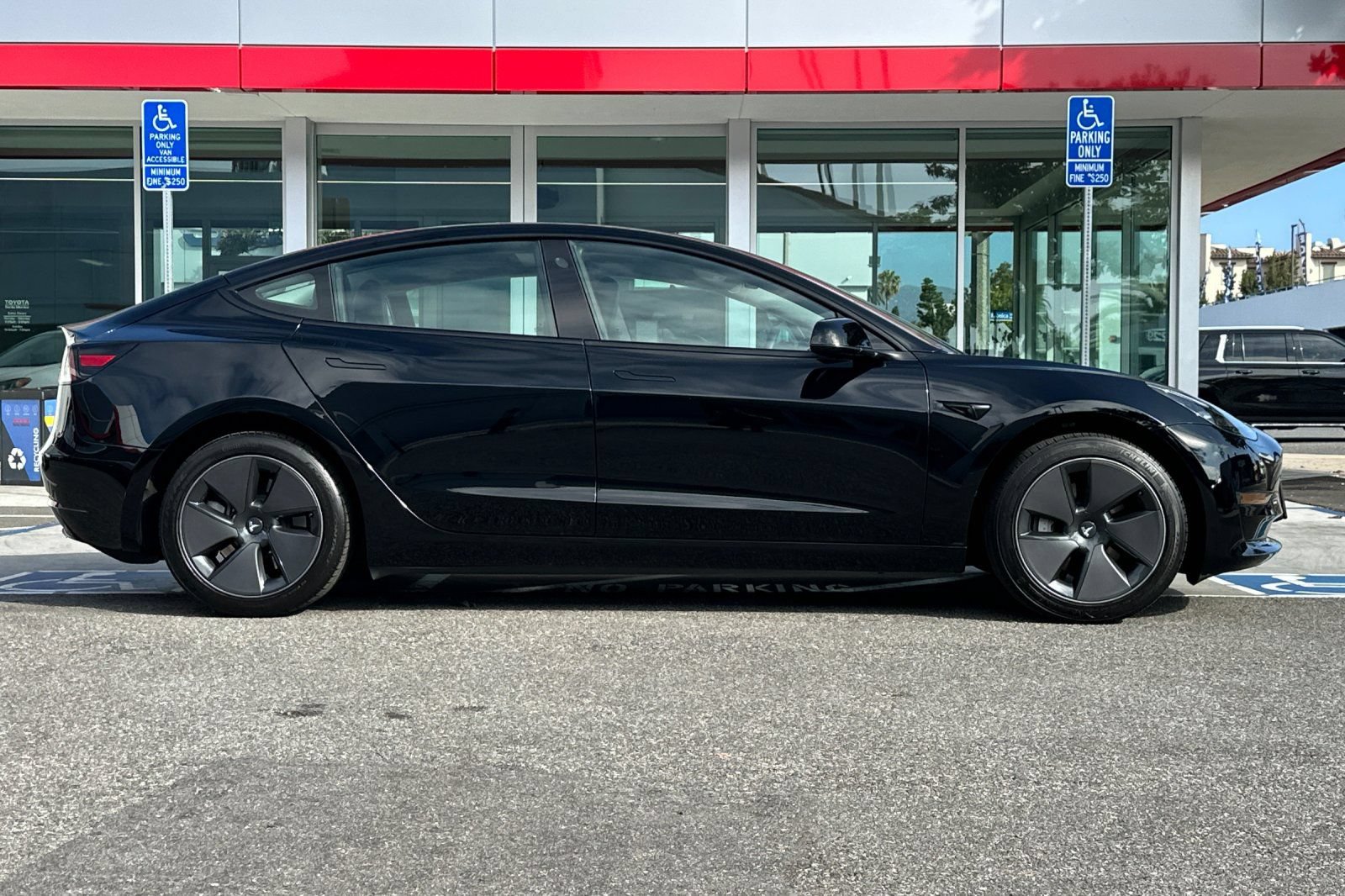 Used 2023 Tesla Model 3 Long Range AWD/4WD image 3