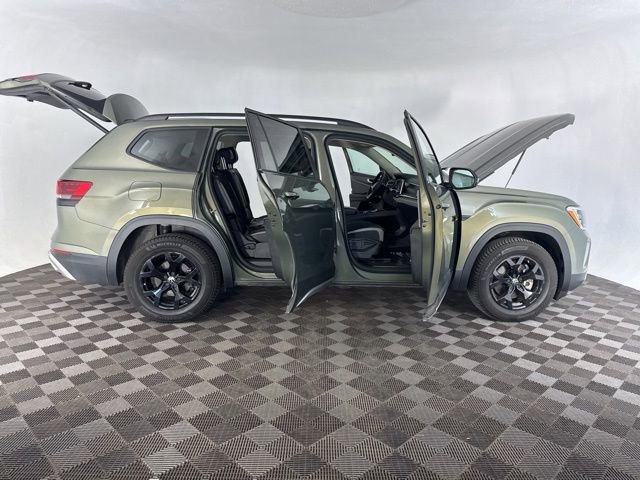 Used 2024 Volkswagen Atlas Peak Edition SE image 4