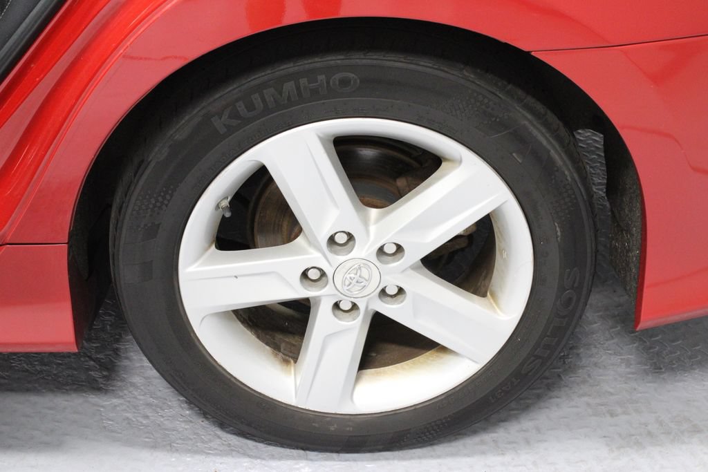 Used 2012 Toyota Camry SE FWD image 11