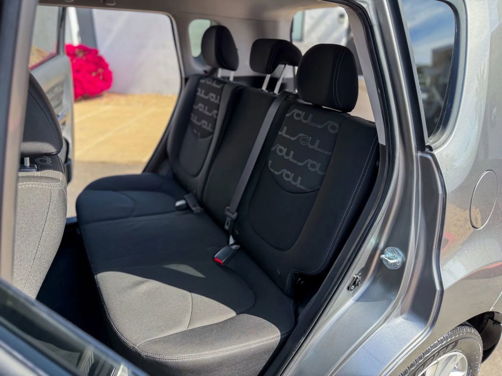 Used 2013 Kia Soul + image 11