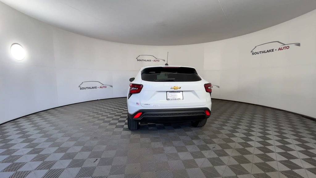 Used 2025 Chevrolet Trax LS w/ LS Convenience Package image 7