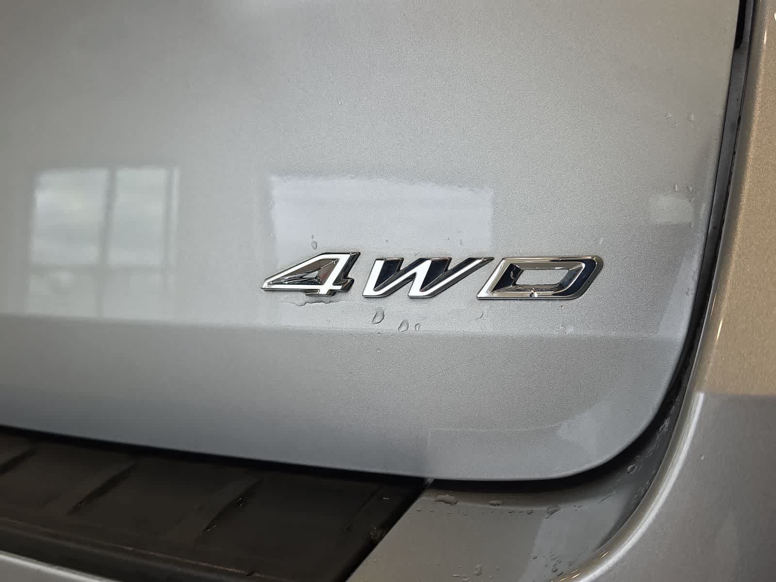 Used 2023 Ford Explorer XLT w/ Equipment Group 202A AWD/4WD image 9
