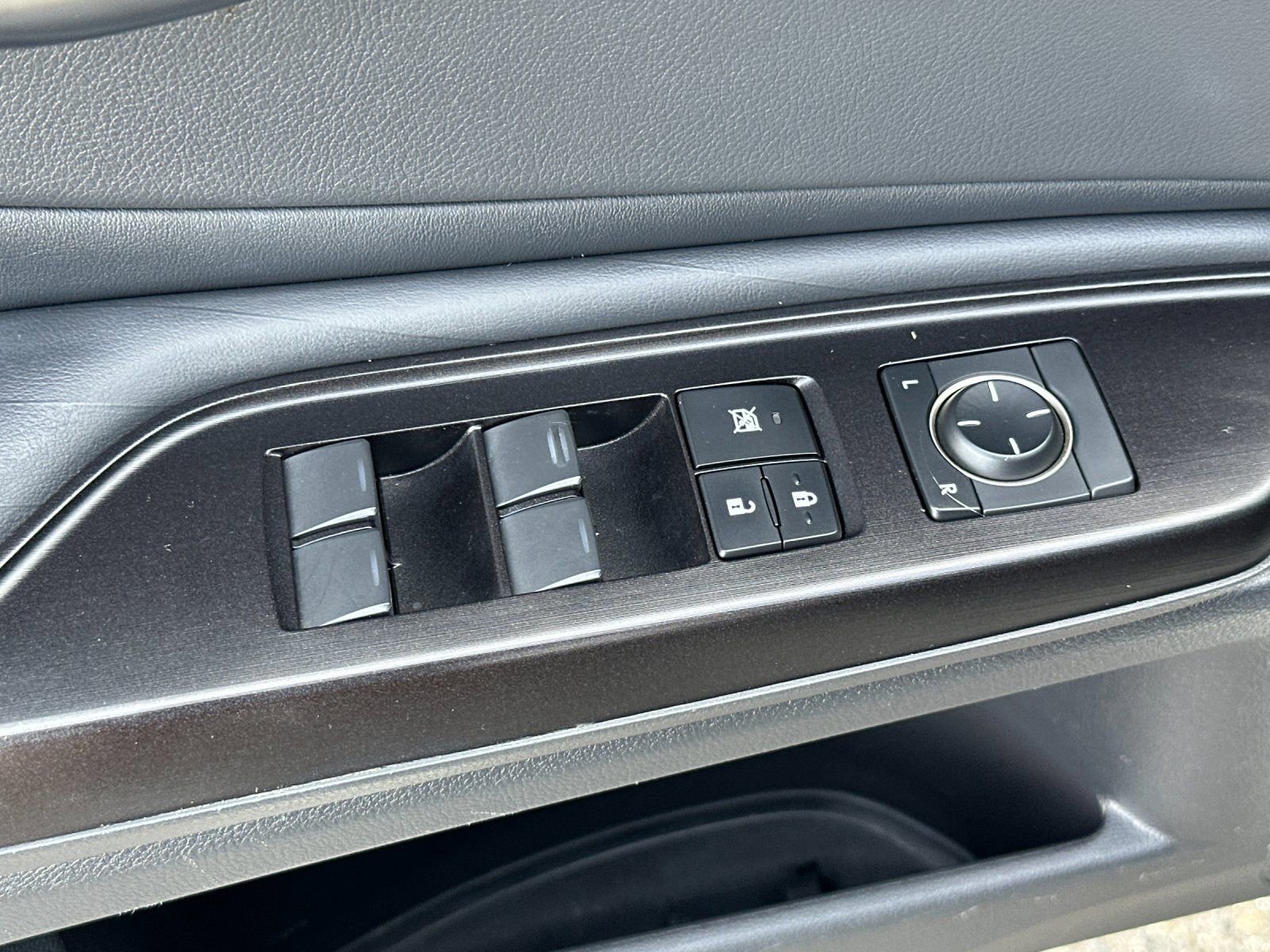 Used 2019 Lexus ES 300h w/ Accessory Package 2 image 11