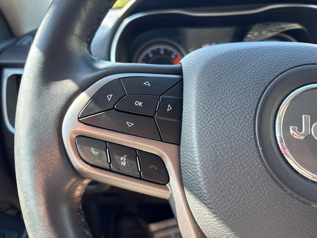 Used 2019 Jeep Cherokee Latitude Plus w/ Cold Weather Group AWD/4WD image 20
