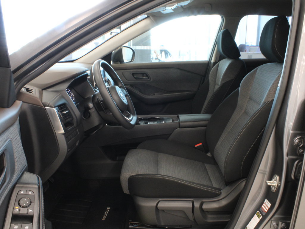 Used 2021 Nissan Rogue S FWD image 11