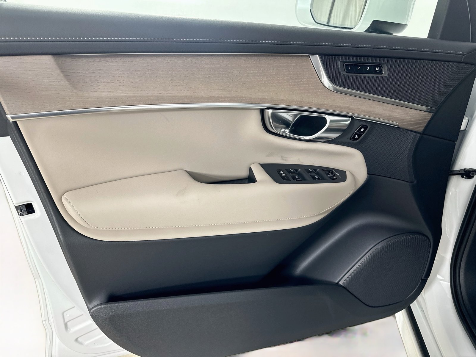 New 2026 Volvo XC90 T8 Plus w/ Protection Package AWD/4WD image 16
