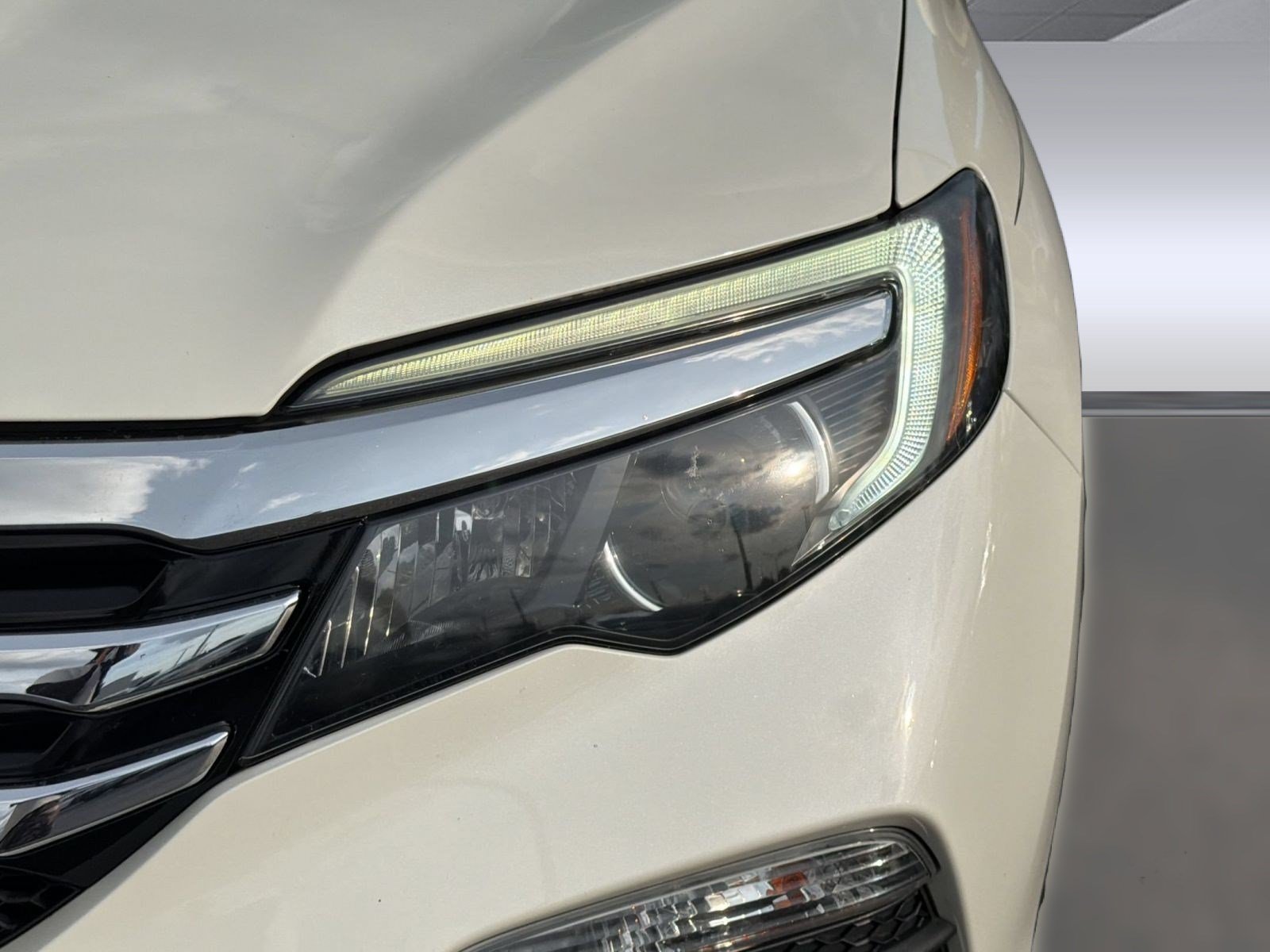 Used 2018 Honda Pilot Touring image 12