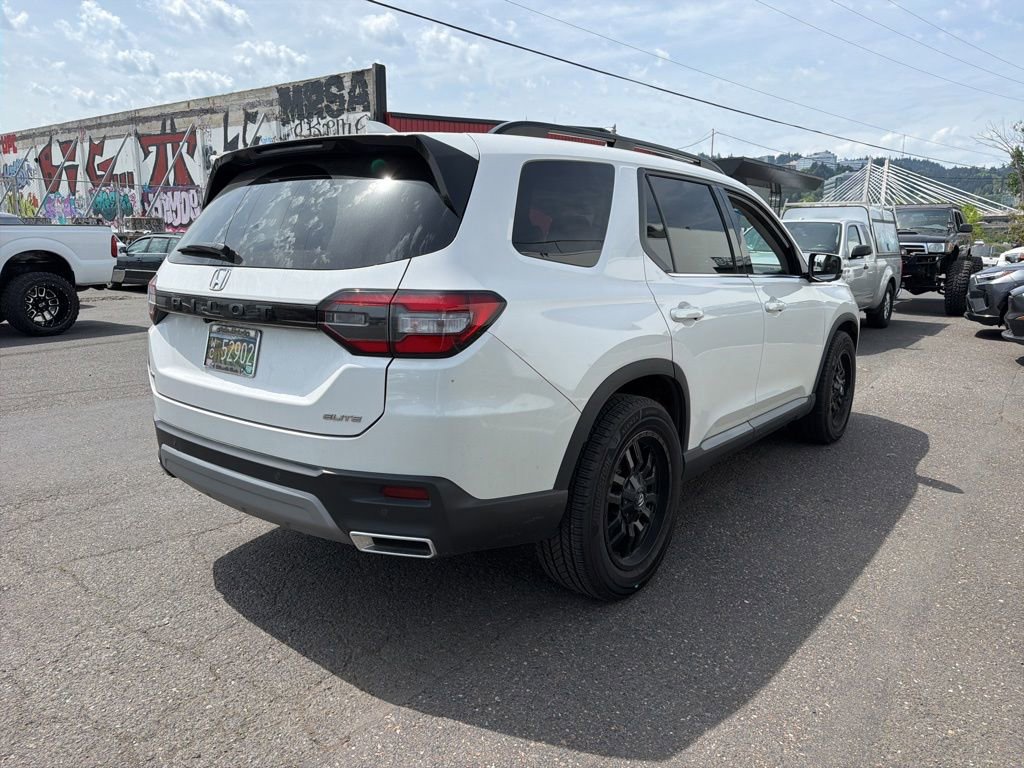 Used 2025 Honda Pilot Elite image 5