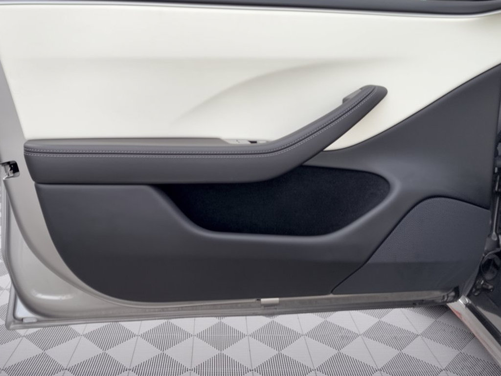 Used 2025 Tesla Model 3 Long Range RWD image 14