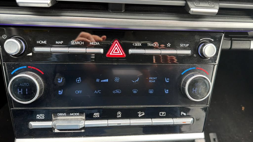Used 2025 Hyundai Santa Fe Limited AWD/4WD image 25