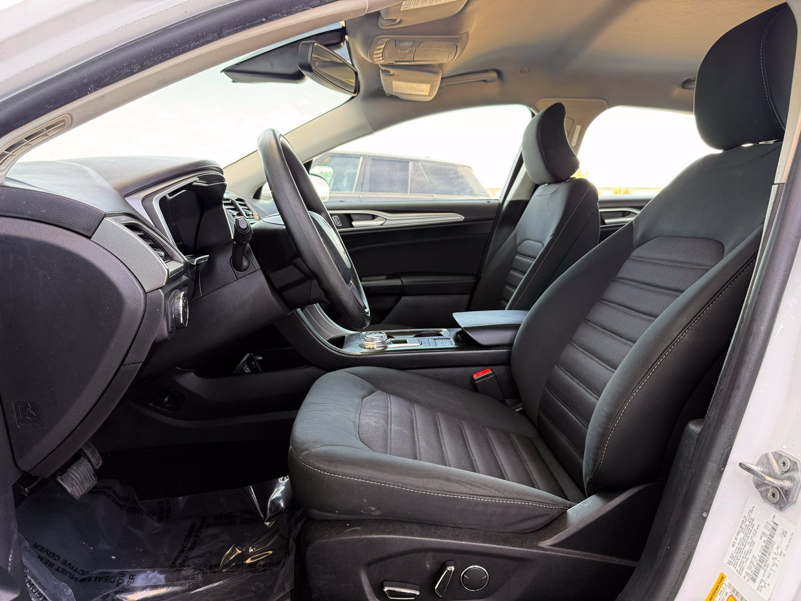 Used 2019 Ford Fusion SE FWD image 15