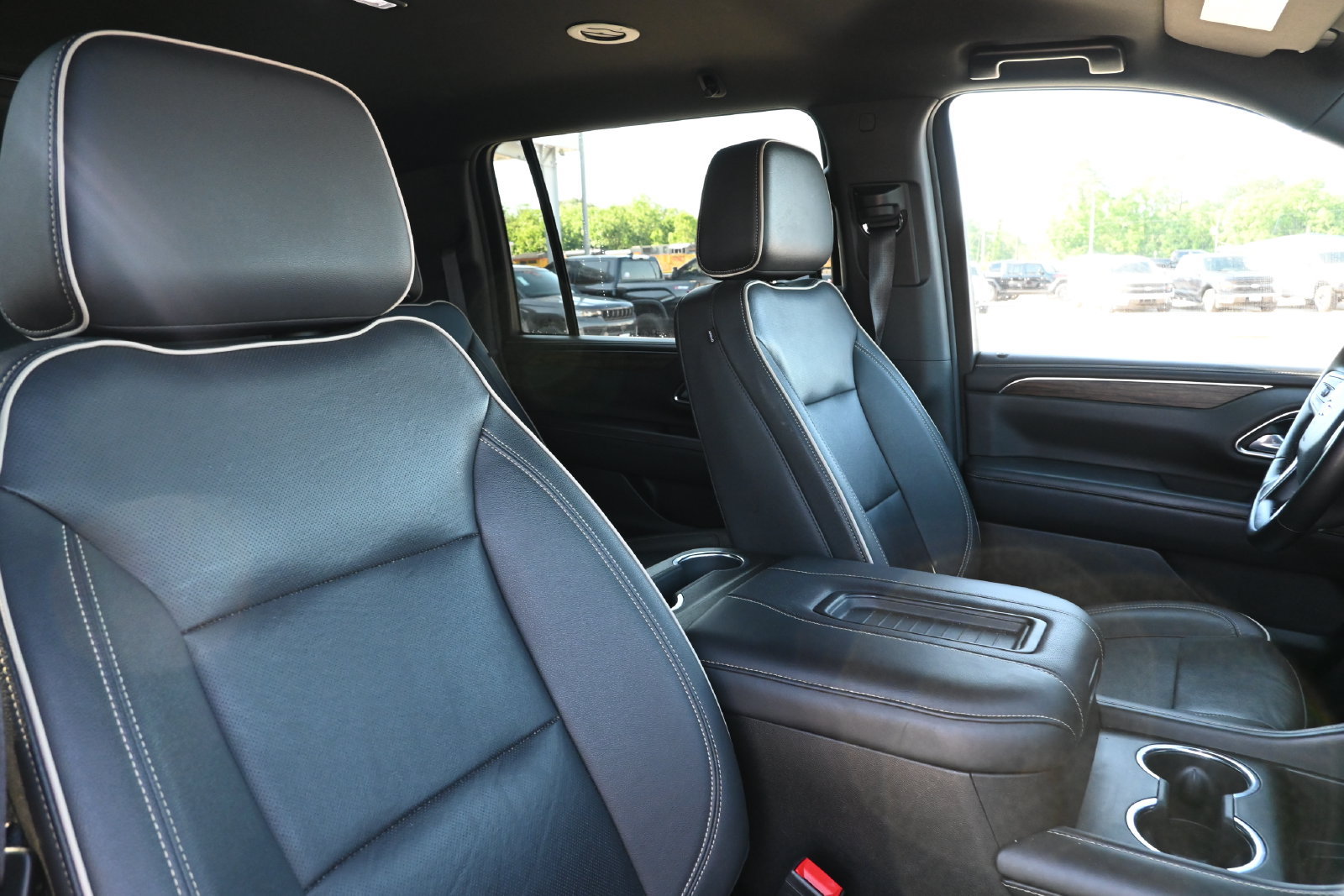 Used 2024 Chevrolet Suburban Premier AWD/4WD image 31