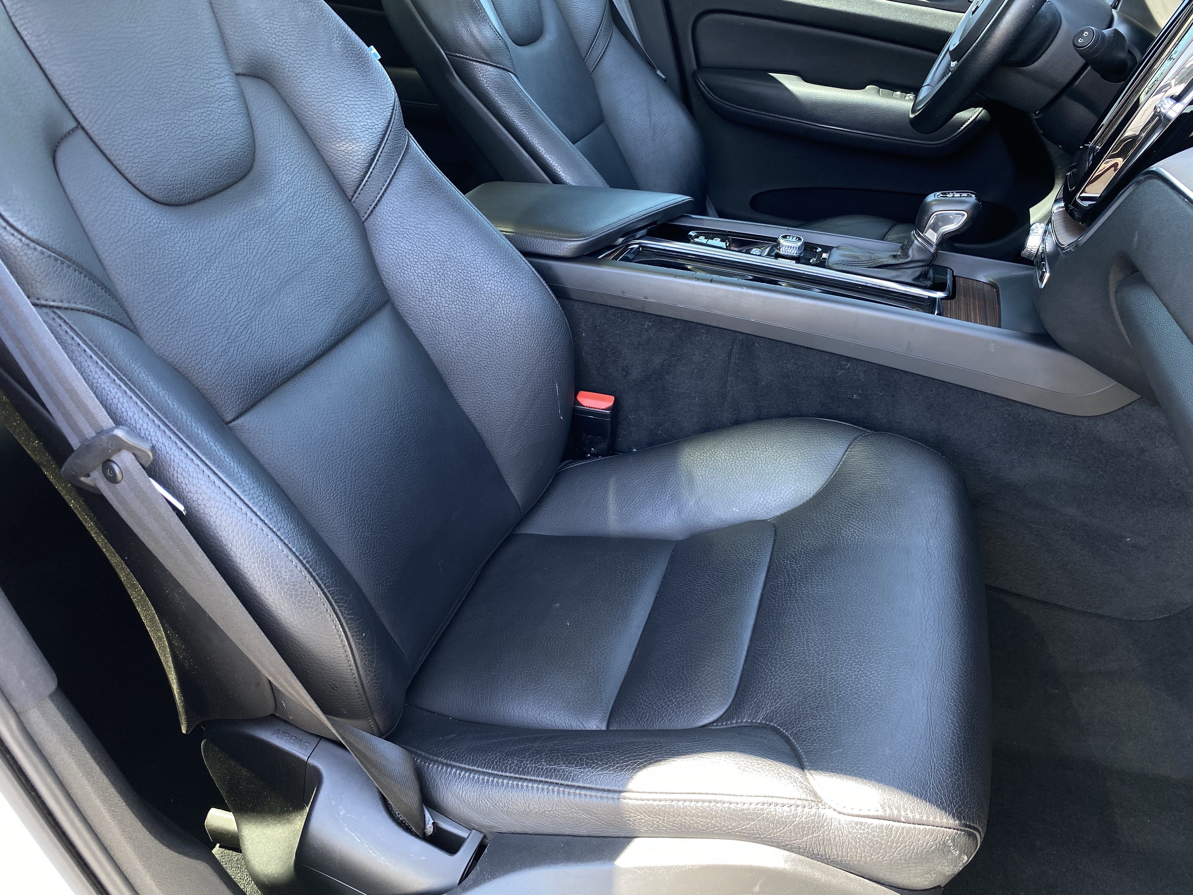 Used 2021 Volvo XC60 T5 Momentum FWD image 11
