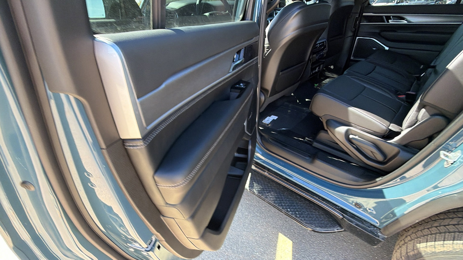 New 2026 Jeep Grand Wagoneer 4WD image 17