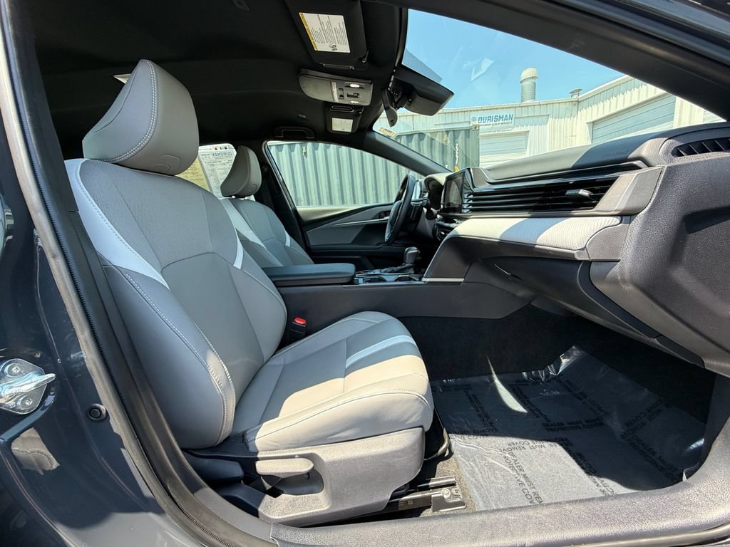 Used 2025 Toyota Camry SE w/ Convenience Package FWD image 23