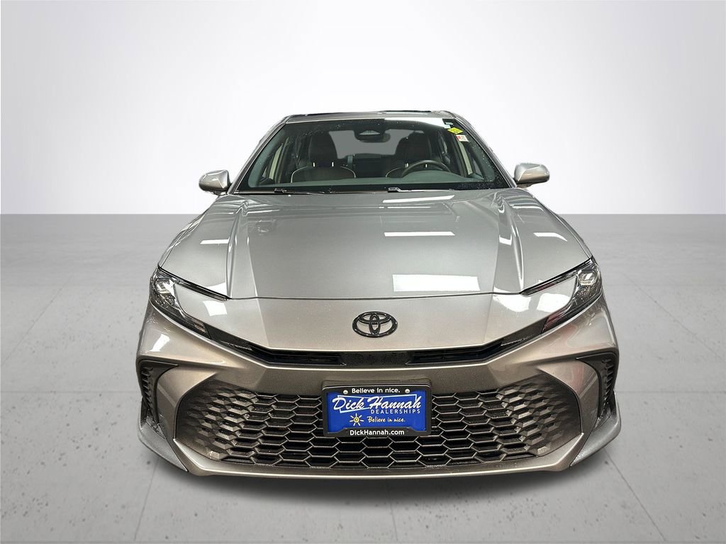 Used 2025 Toyota Camry SE image 3