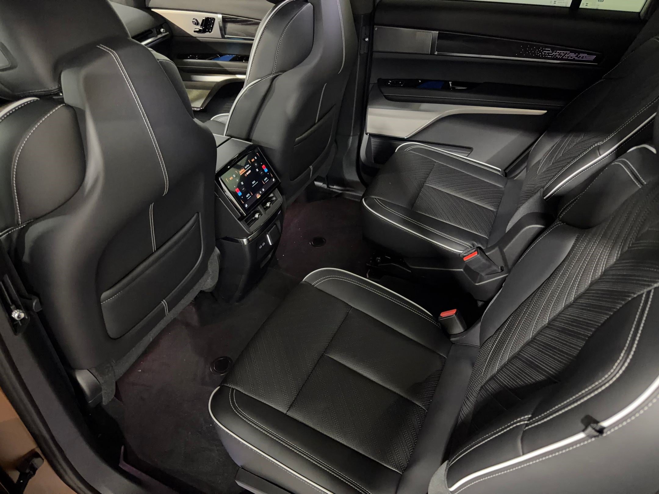 New 2027 Cadillac Vistiq Platinum AWD/4WD image 40