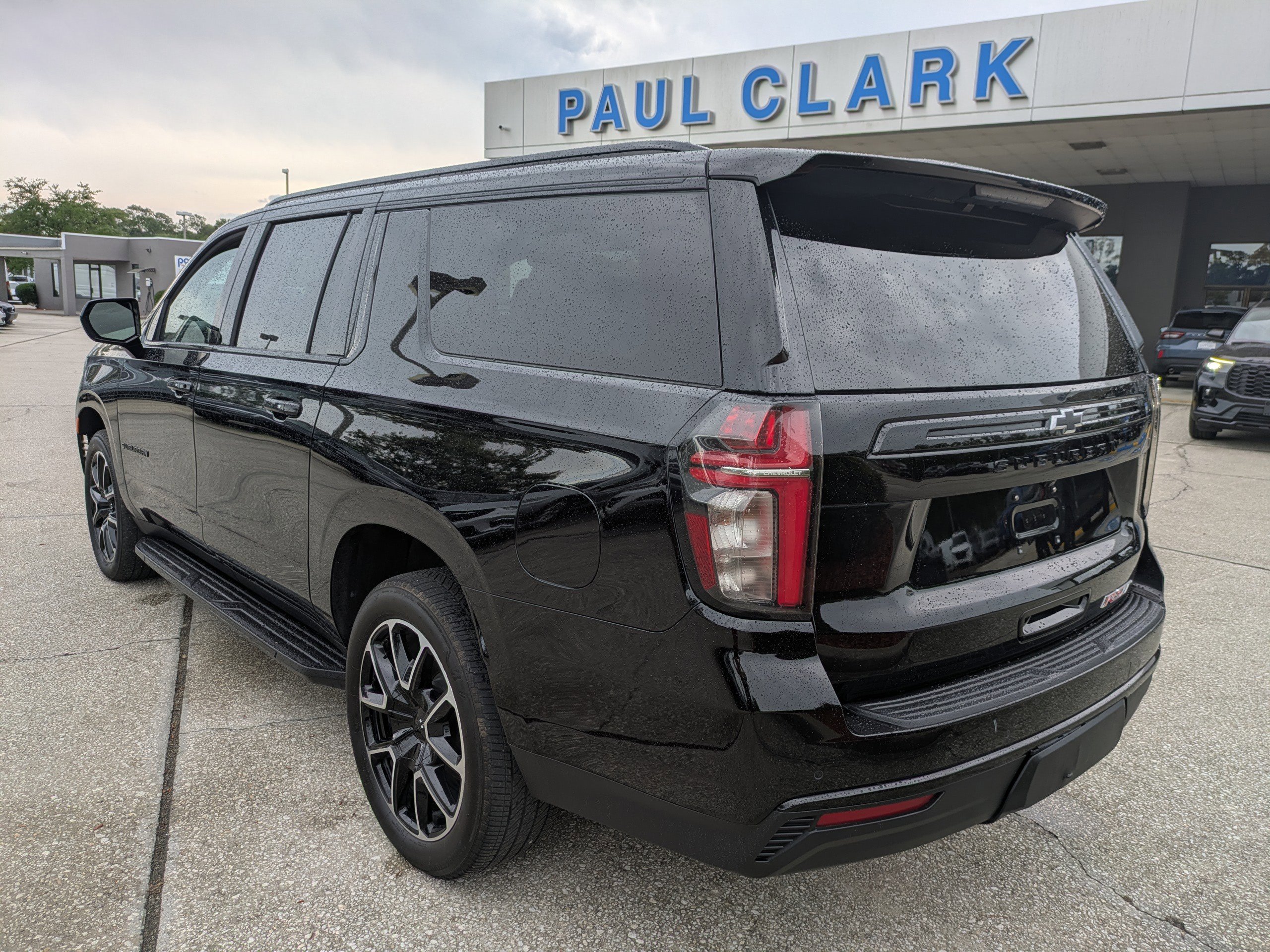 Used 2024 Chevrolet Suburban RST image 5