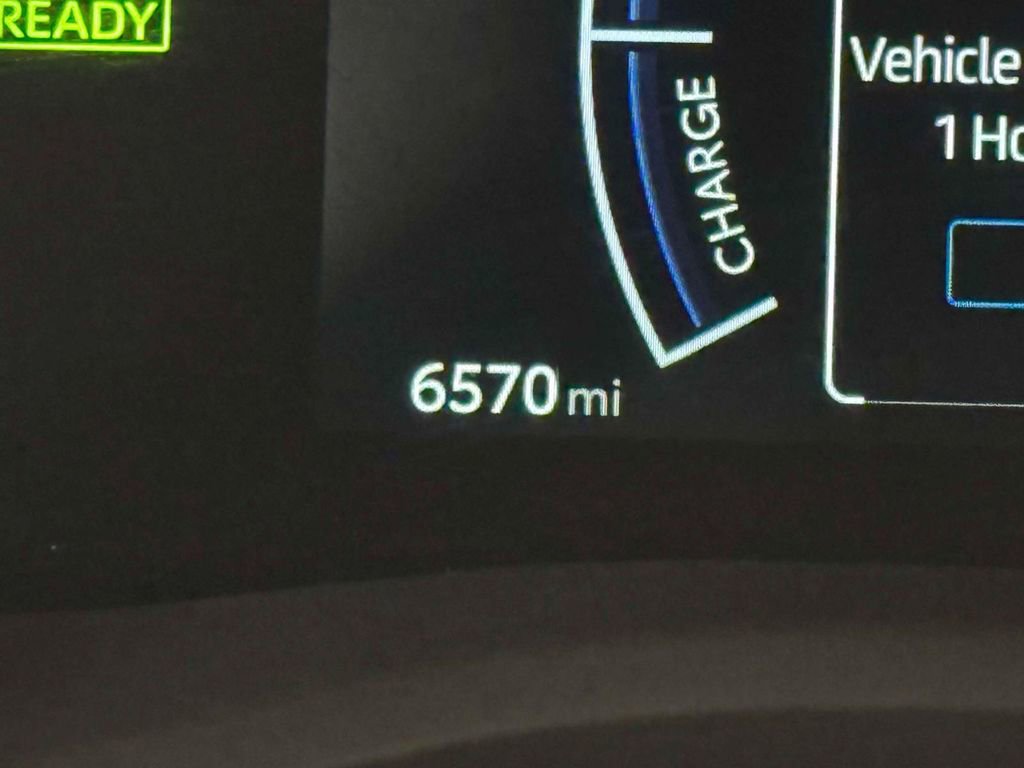 Used 2025 Toyota Camry SE image 25