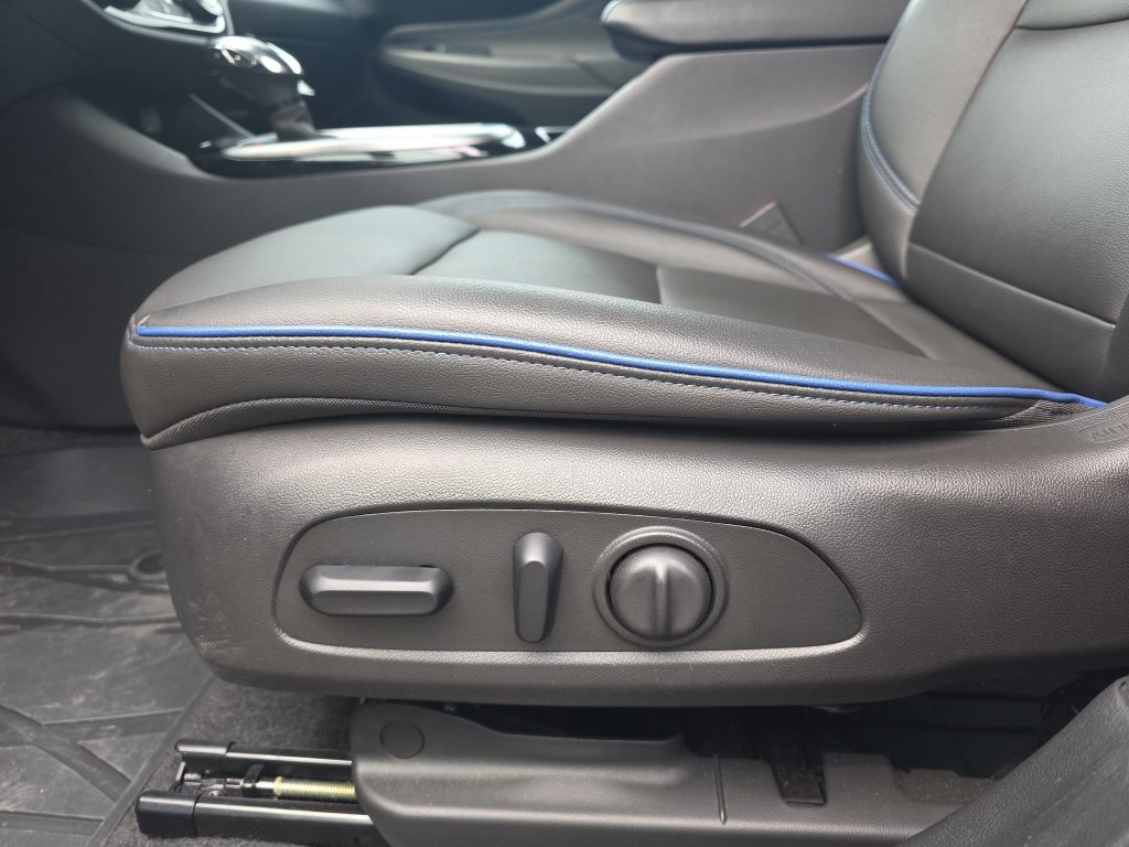 Used 2024 Buick Envista Sport Touring w/ Convenience I Package FWD image 31