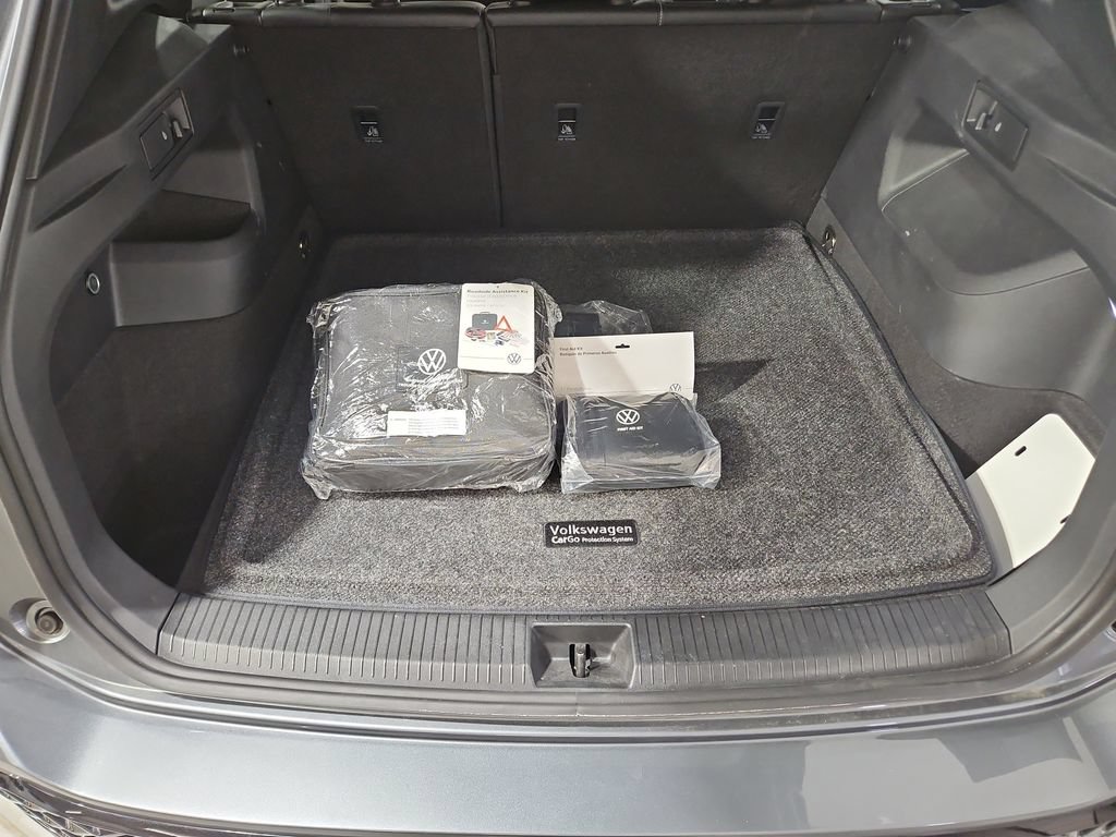 Certified 2025 Volkswagen Tiguan SE R-Line AWD/4WD image 25