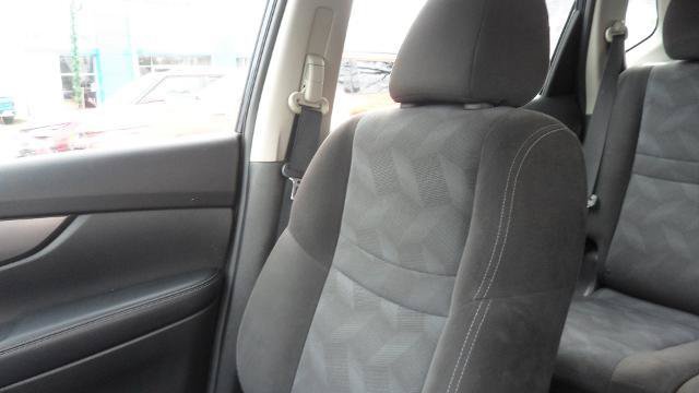 Used 2015 Nissan Rogue S AWD/4WD image 23