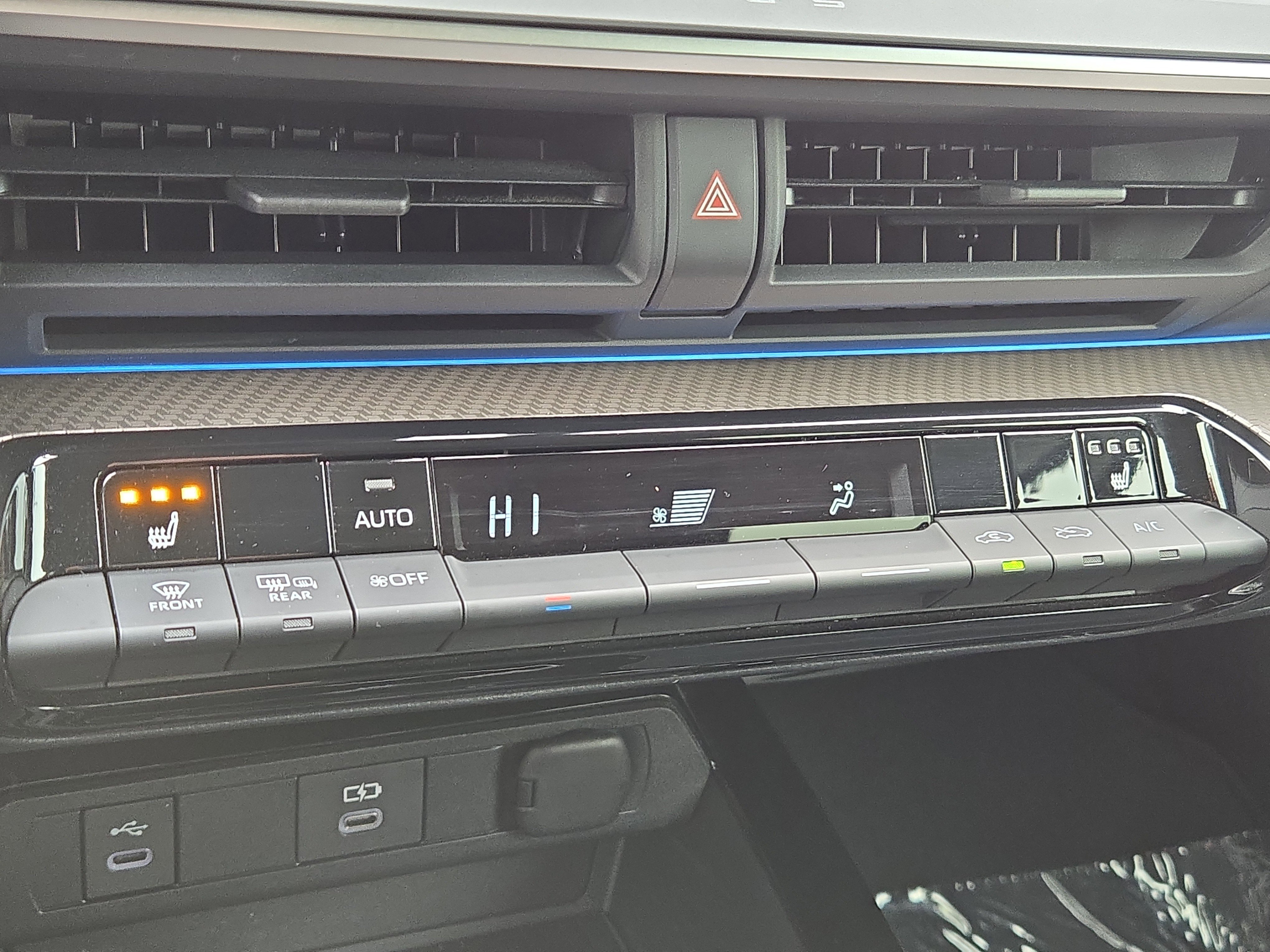 Used 2024 Toyota Prius XLE image 29