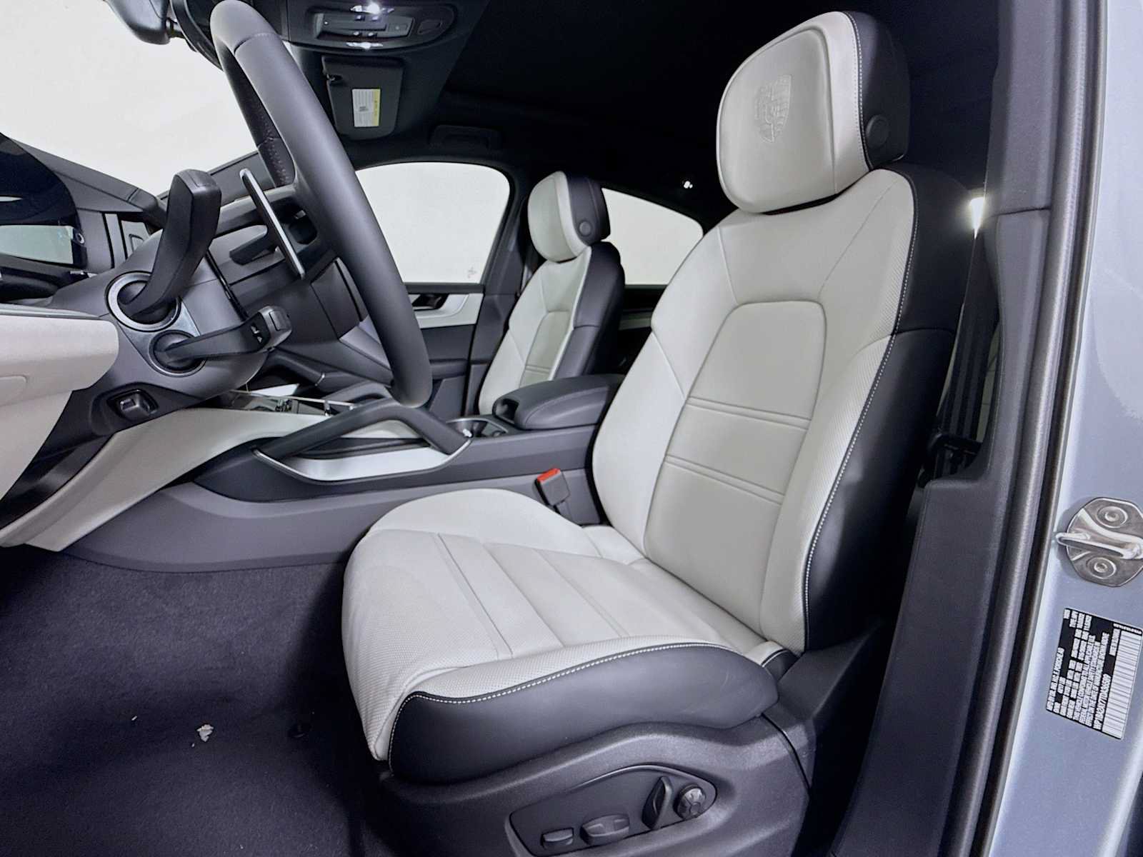 New 2026 Porsche Cayenne Coupe AWD/4WD image 5