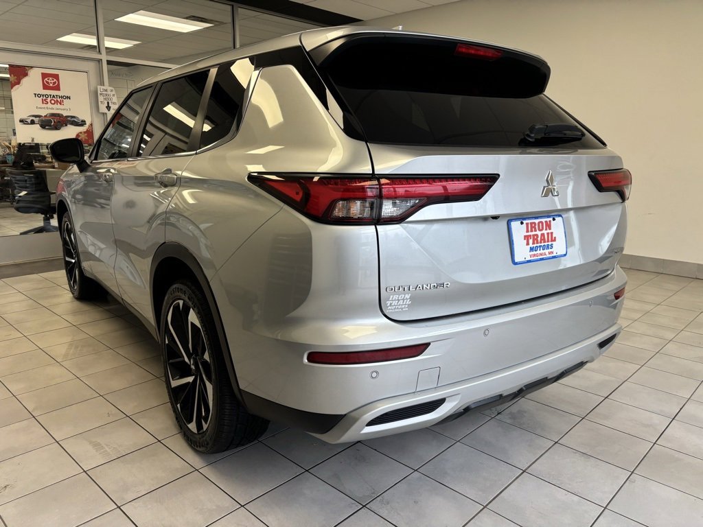 Used 2024 Mitsubishi Outlander SE image 29