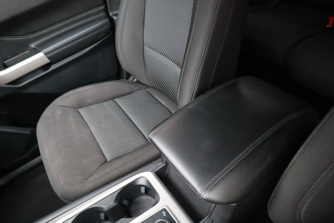 Used 2023 Ford Explorer XLT AWD/4WD image 83