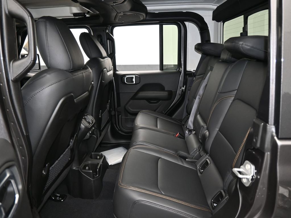 New 2026 Jeep Gladiator Sahara image 28