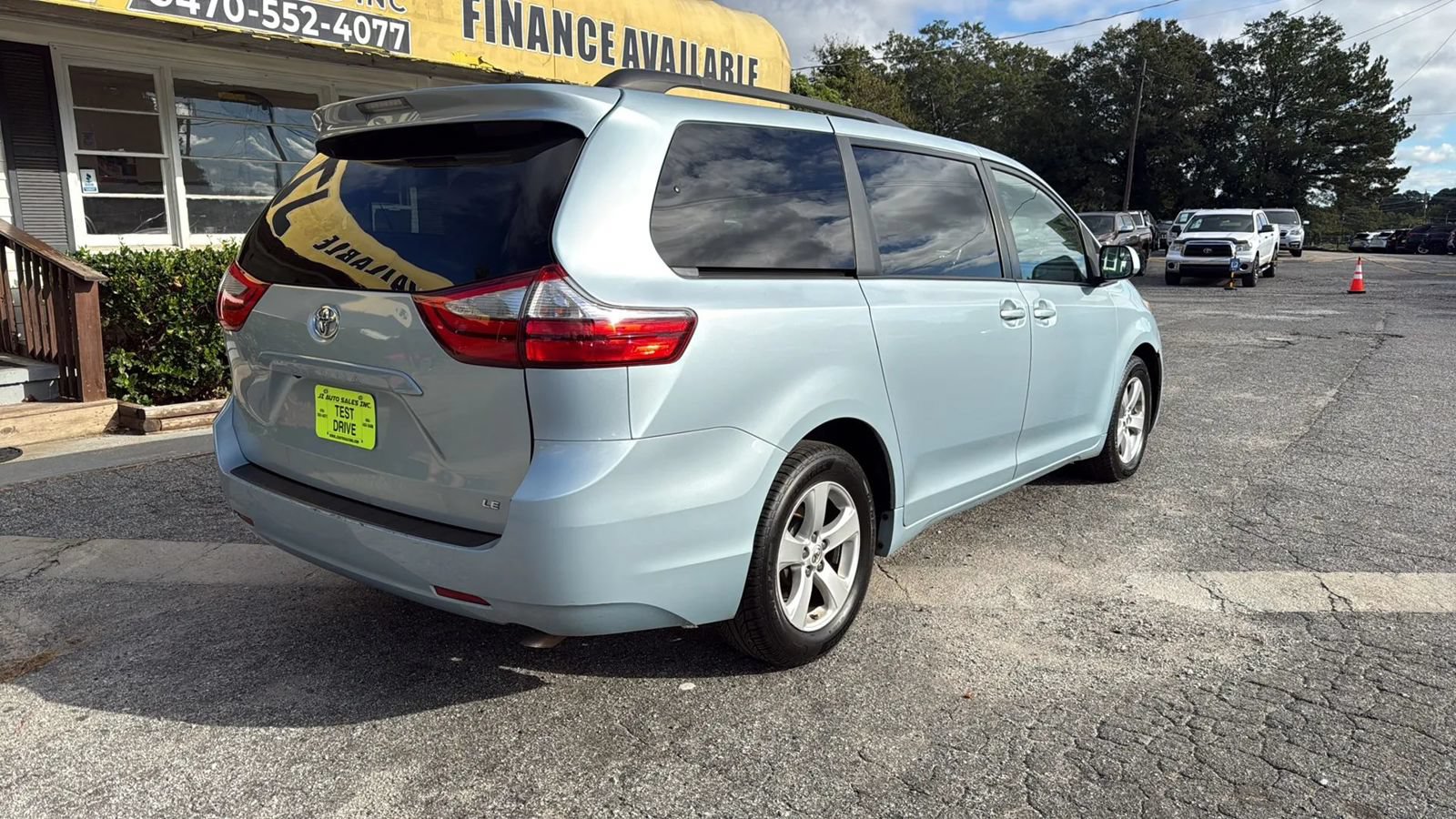 Used 2015 Toyota Sienna LE FWD image 8
