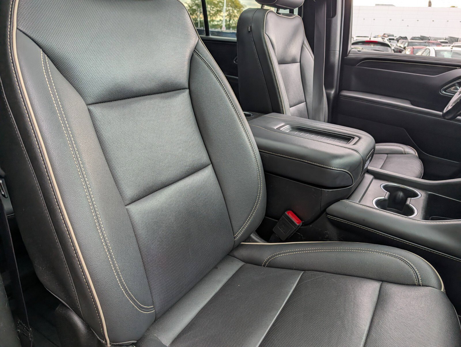 Used 2022 GMC Yukon SLT w/ SLT Premium Package AWD/4WD image 31