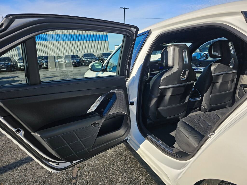 Used 2024 BMW 740i xDrive image 16