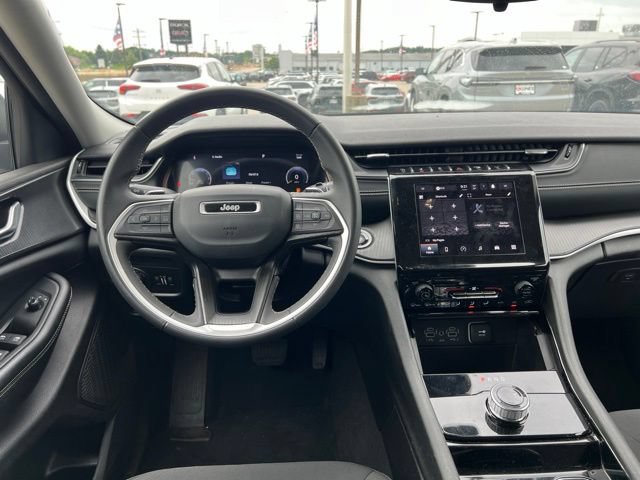 Used 2023 Jeep Grand Cherokee L Laredo AWD/4WD image 32
