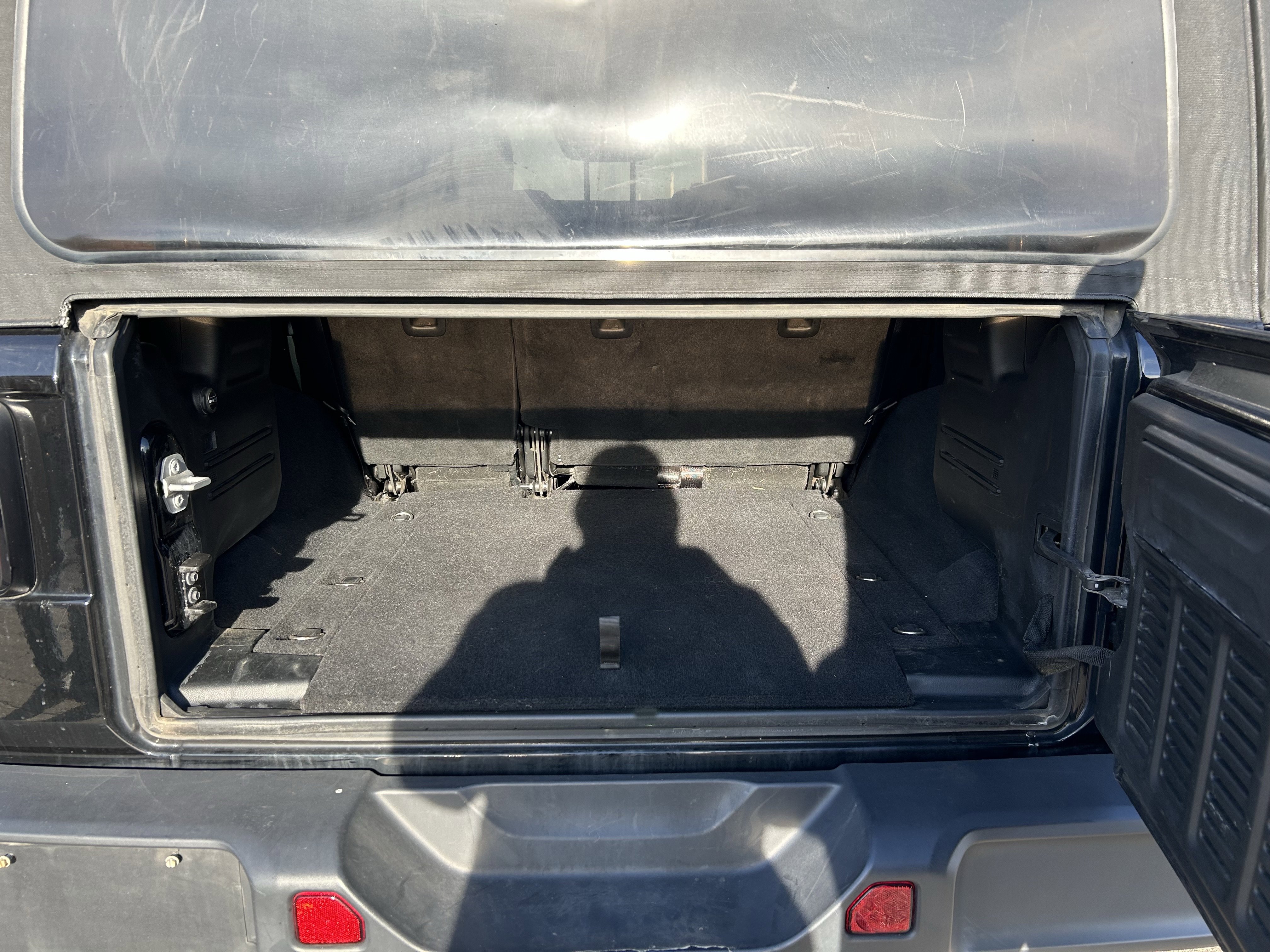 Used 2018 Jeep Wrangler Unlimited Sahara w/ Cold Weather Group image 24