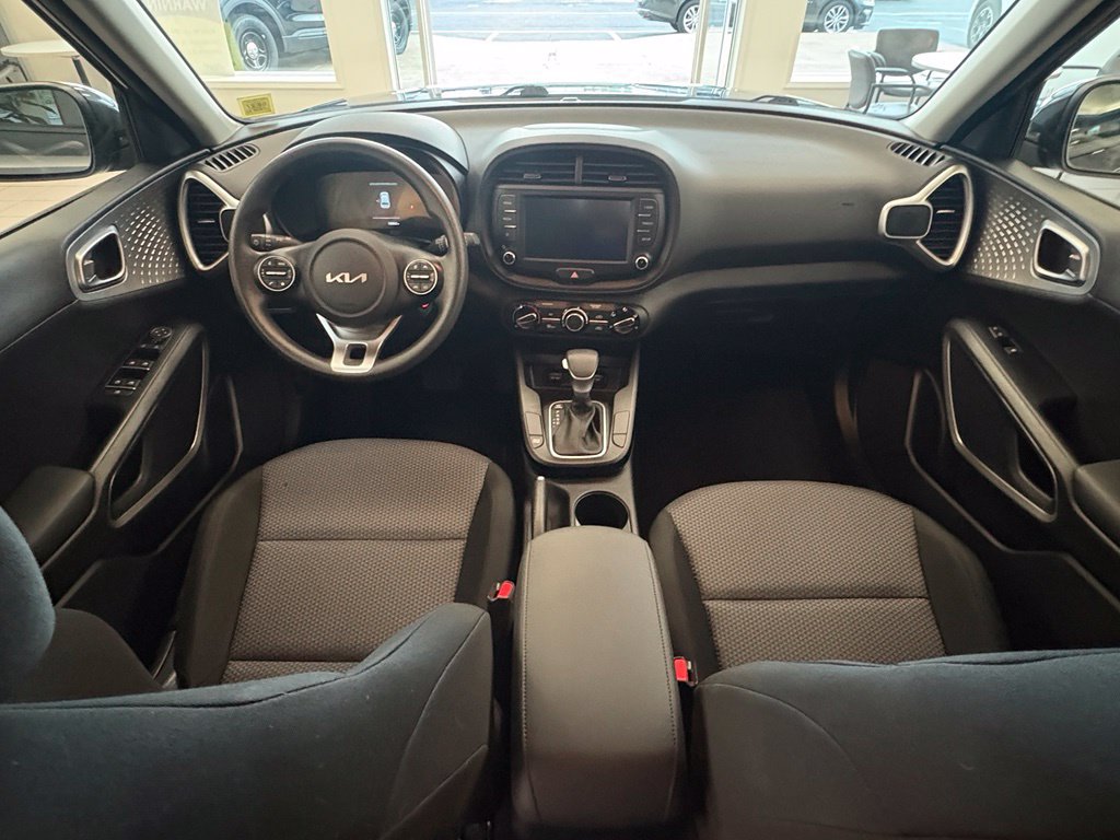 Used 2023 Kia Soul LX FWD image 28