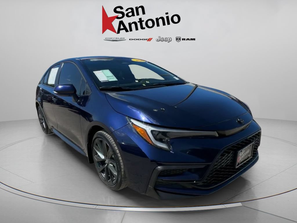 Used 2026 Toyota Corolla SE FWD image 2