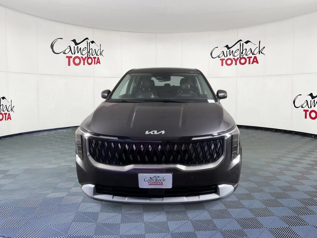 Used 2025 Kia Carnival FWD image 5