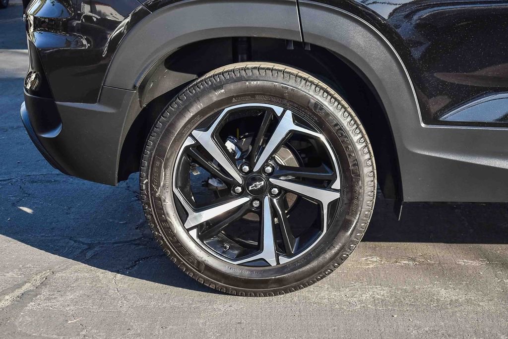 Used 2023 Chevrolet TrailBlazer RS w/ Sun and Liftgate Package image 11