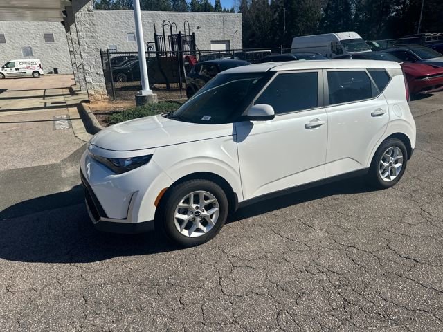 Used 2023 Kia Soul LX w/ LX Technology Package image 2