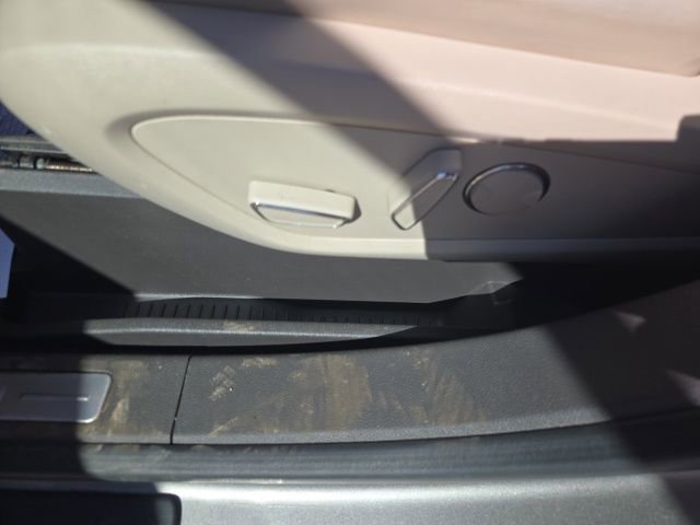 Used 2017 Lincoln MKX Reserve w/ Lincoln MKX Climate Package image 26