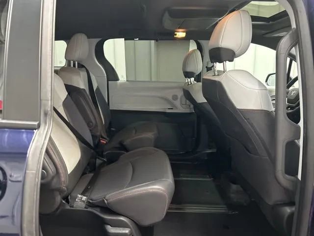 Used 2022 Toyota Sienna XSE image 24