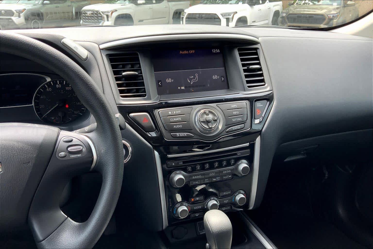 Used 2020 Nissan Pathfinder S image 7