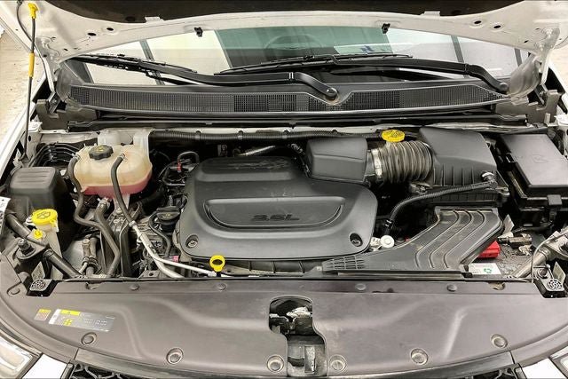 Used 2025 Chrysler Pacifica Limited FWD image 29