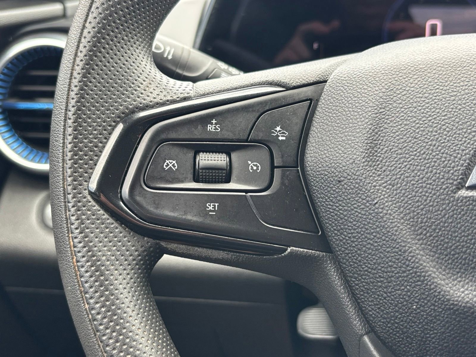 Used 2024 Chevrolet Trax LT FWD image 19