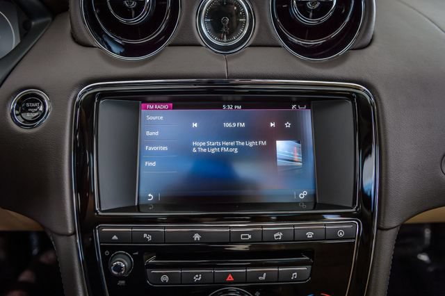 Used 2016 Jaguar XJ R-Sport RWD image 30