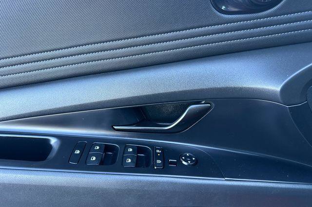 Used 2025 Hyundai Elantra Sport image 11